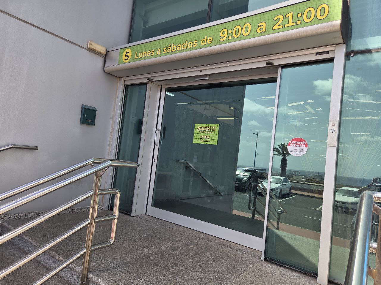 Entrada de Keidea Muebles - Lunes a Sábados de 9:00 a 21:00