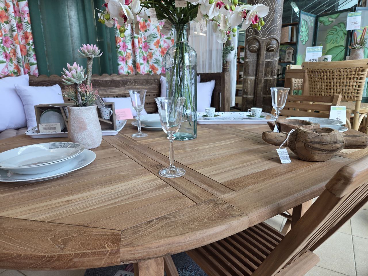 Mesa de comedor decorada