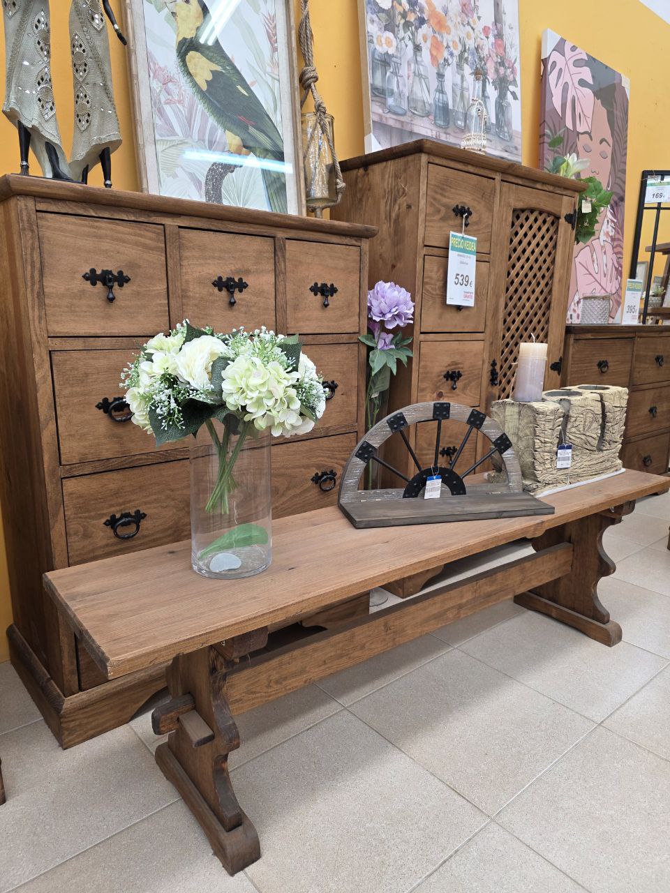 Muebles rústicos de madera en Keidea